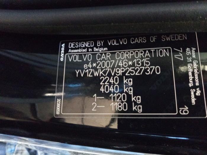 Volvo V60 II 2.0 B3 16V Mild Hybrid Sloopvoertuig (2022, Zwart)