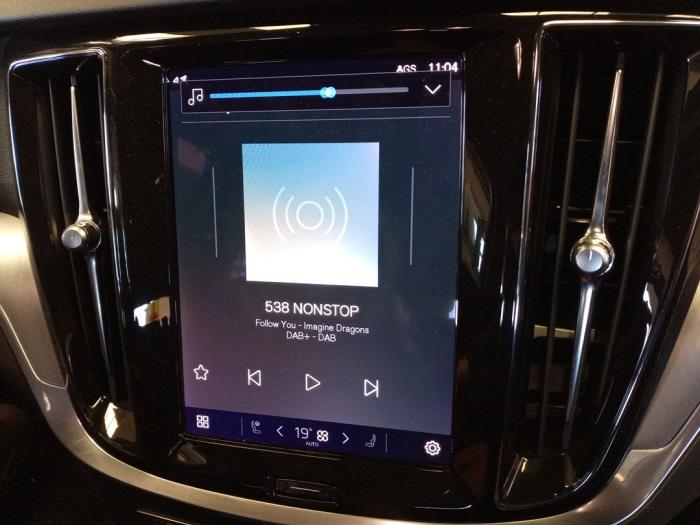 Volvo V60 II 2.0 B3 16V Mild Hybrid Sloopvoertuig (2022, Zwart)