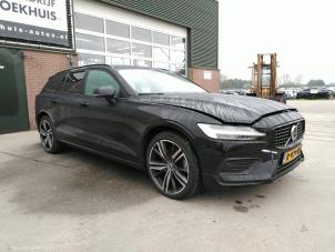 Volvo V60 II 2.0 B3 16V Mild Hybrid Sloopvoertuig (2022, Zwart)
