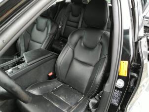 Volvo V60 II 2.0 B3 16V Mild Hybrid Sloopvoertuig (2022, Zwart)
