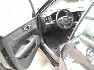 Volvo V60 II 2.0 B3 16V Mild Hybrid Sloopvoertuig (2022, Zwart)