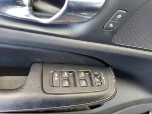 Volvo V60 II 2.0 B3 16V Mild Hybrid Sloopvoertuig (2022, Zwart)