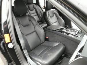 Volvo V60 II 2.0 B3 16V Mild Hybrid Sloopvoertuig (2022, Zwart)