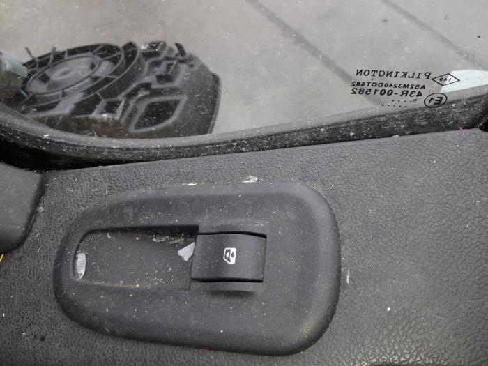 Renault Master III 2.3 dCi 135 16V FWD Sloopvoertuig (2015, RVS, Staal, Geel)