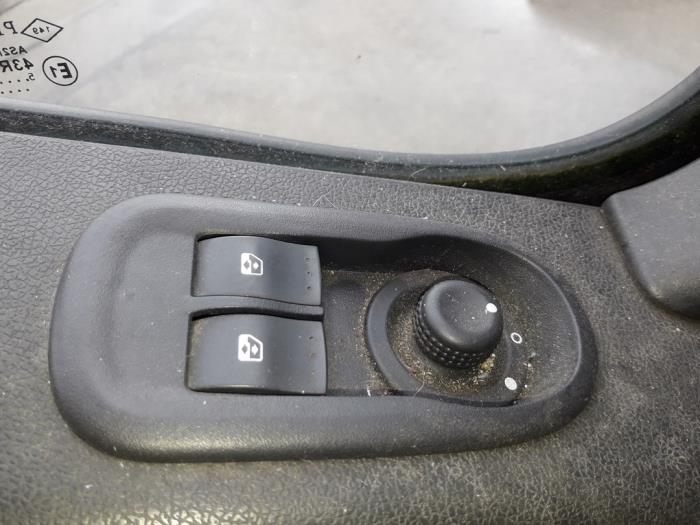 Renault Master III 2.3 dCi 135 16V FWD Sloopvoertuig (2015, RVS, Staal, Geel)