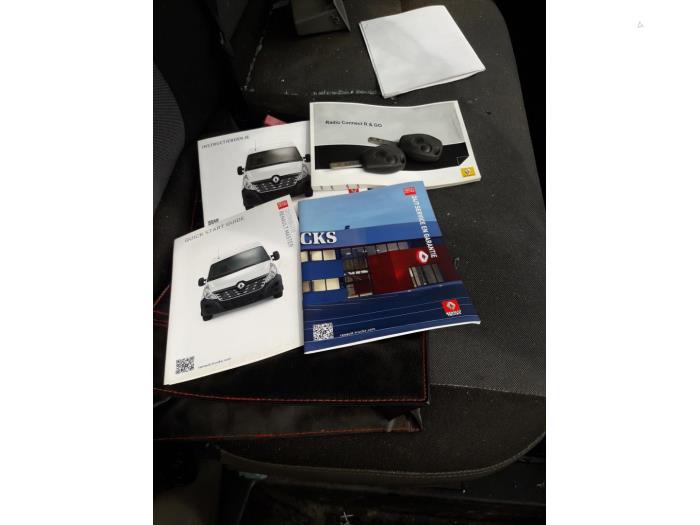 Renault Master III 2.3 dCi 135 16V FWD Sloopvoertuig (2015, RVS, Staal, Geel)