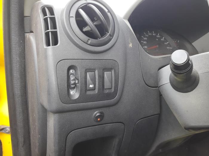 Renault Master III 2.3 dCi 135 16V FWD Sloopvoertuig (2015, RVS, Staal, Geel)