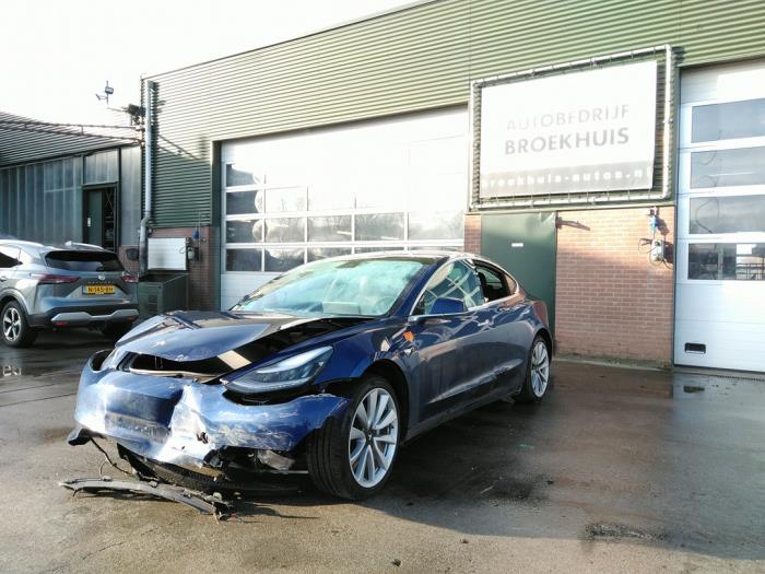 Tesla Model 3 Long Range AWD 75 kWh Sloopvoertuig (2019, Blauw)