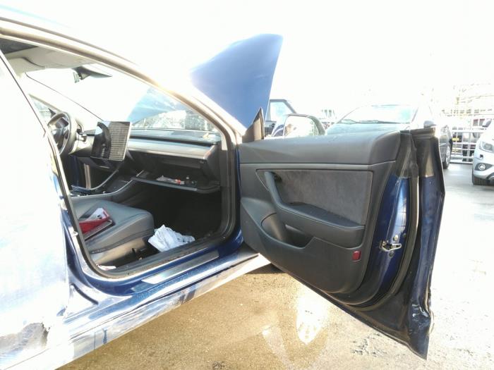 Tesla Model 3 Long Range AWD 75 kWh Sloopvoertuig (2019, Blauw)