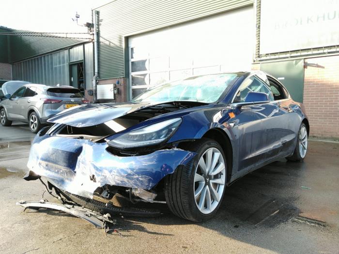 Tesla Model 3 Long Range AWD 75 kWh Sloopvoertuig (2019, Blauw)