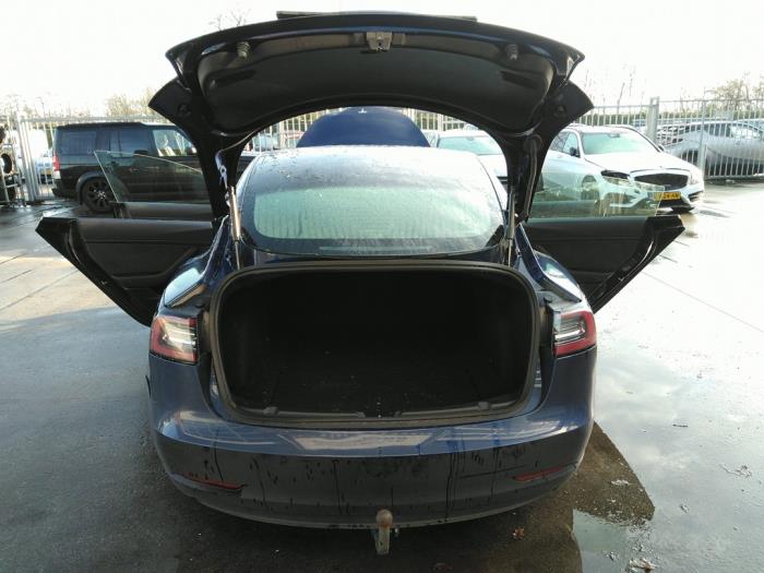 Tesla Model 3 Long Range AWD 75 kWh Sloopvoertuig (2019, Blauw)