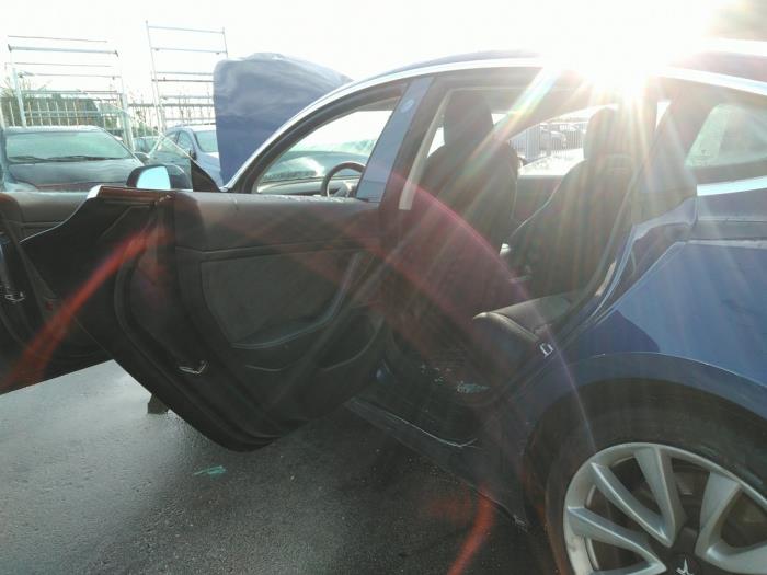 Tesla Model 3 Long Range AWD 75 kWh Sloopvoertuig (2019, Blauw)