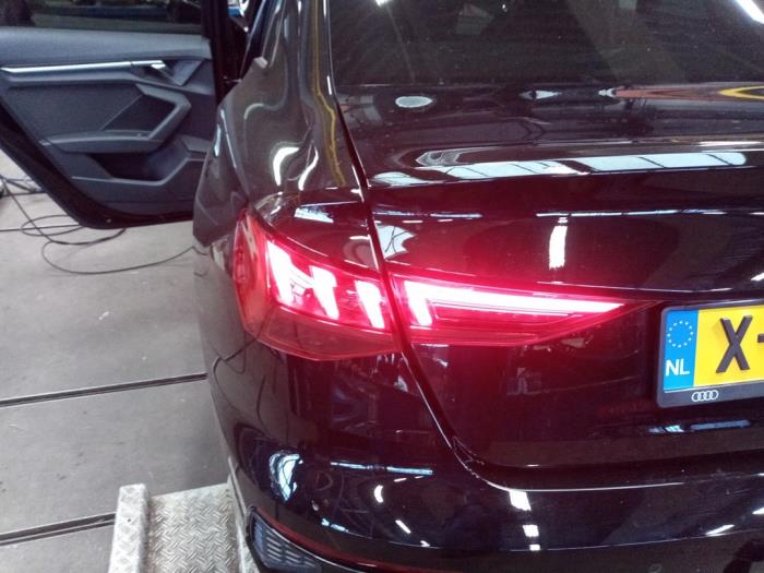 Audi A3 Limousine 1.0 30 TFSI 12V Mild Hybrid Sloopvoertuig (2024, Zwart)