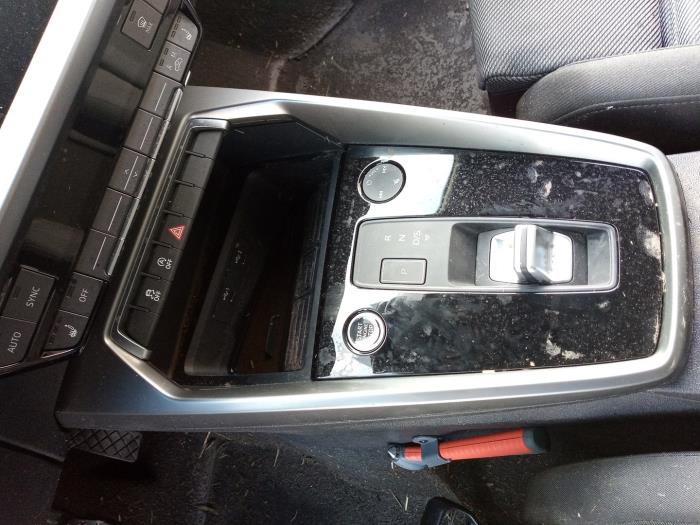 Audi A3 Limousine 1.0 30 TFSI 12V Mild Hybrid Sloopvoertuig (2024, Zwart)