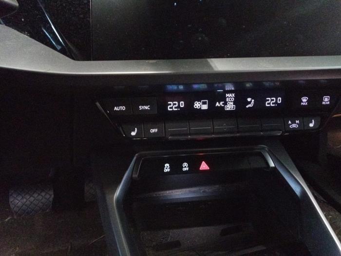 Audi A3 Limousine 1.0 30 TFSI 12V Mild Hybrid Sloopvoertuig (2024, Zwart)