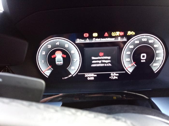 Audi A3 Limousine 1.0 30 TFSI 12V Mild Hybrid Sloopvoertuig (2024, Zwart)