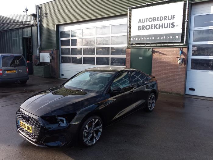 Audi A3 Limousine 1.0 30 TFSI 12V Mild Hybrid Sloopvoertuig (2024, Zwart)