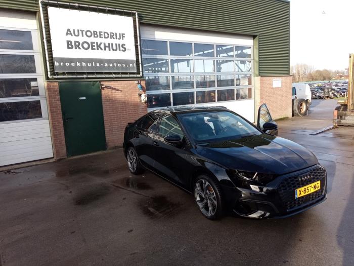 Audi A3 Limousine 1.0 30 TFSI 12V Mild Hybrid Sloopvoertuig (2024, Zwart)