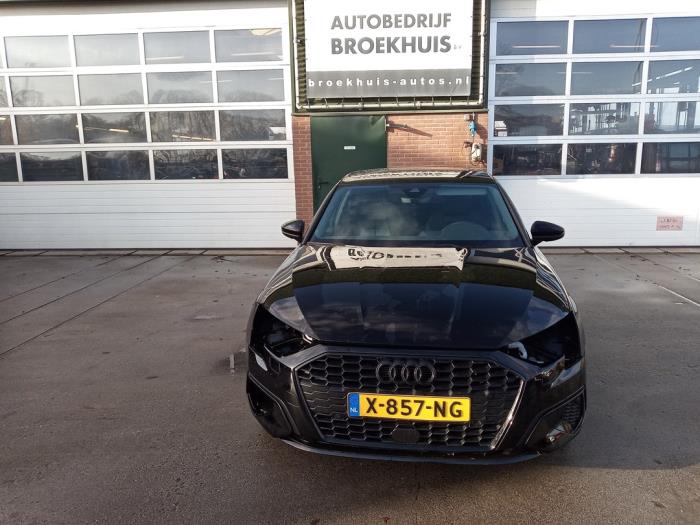 Audi A3 Limousine 1.0 30 TFSI 12V Mild Hybrid Sloopvoertuig (2024, Zwart)