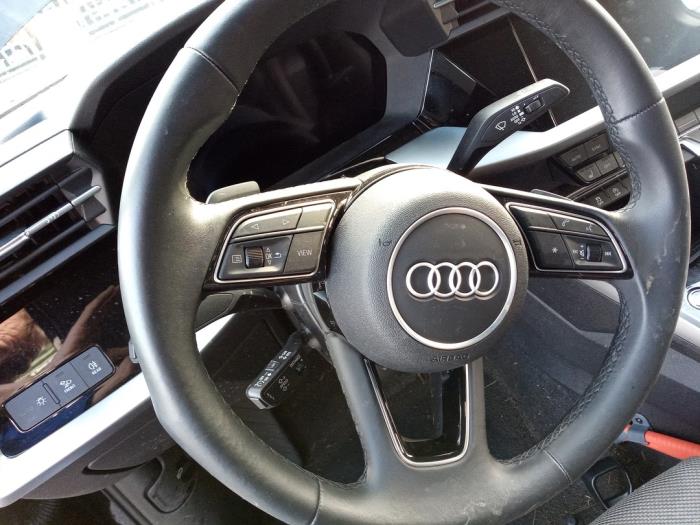 Audi A3 Limousine 1.0 30 TFSI 12V Mild Hybrid Sloopvoertuig (2024, Zwart)