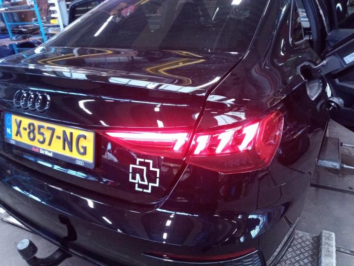 Audi A3 Limousine 1.0 30 TFSI 12V Mild Hybrid Sloopvoertuig (2024, Zwart)