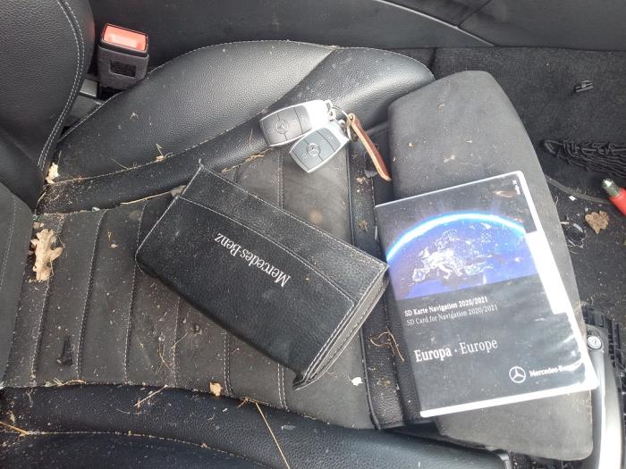 Mercedes C C-300de 2.0 Turbo 16V Sloopvoertuig (2021, Grijs)