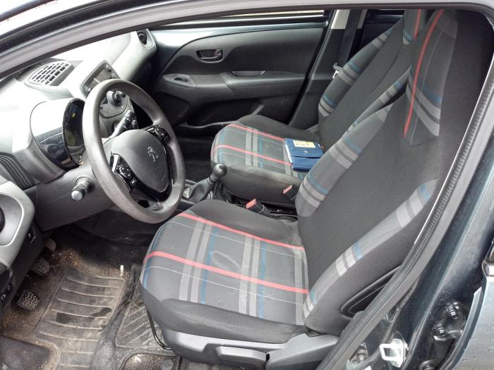 Peugeot 108 1.0 12V Sloopvoertuig (2015, Grijs)