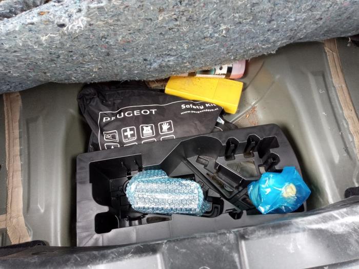 Peugeot 108 1.0 12V Sloopvoertuig (2015, Grijs)