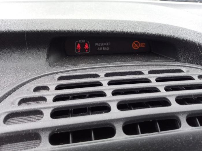 Peugeot 108 1.0 12V Sloopvoertuig (2015, Grijs)