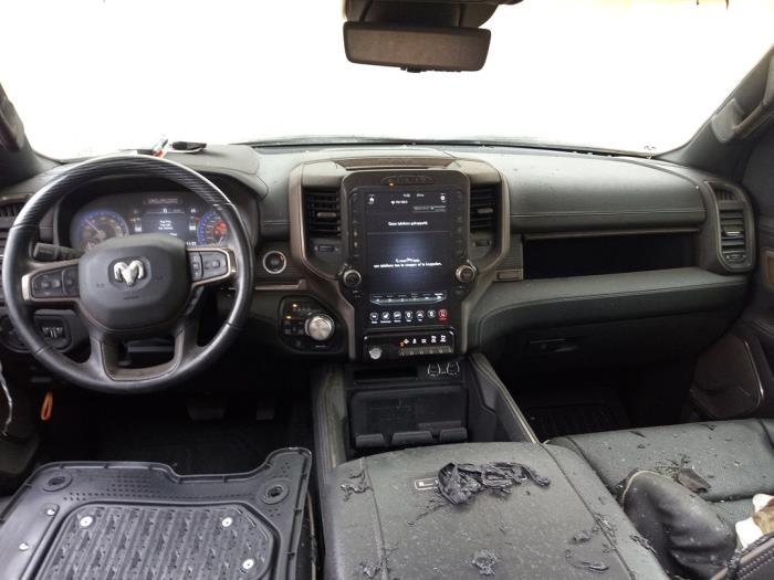 Dodge 1500 Crew Cab 5.7 Hemi V8 4x4 Sloopvoertuig (2021, Zwart)