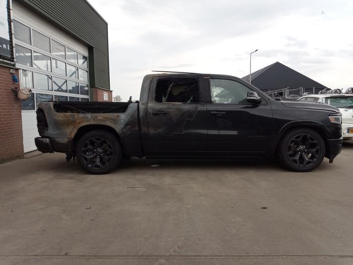 Dodge 1500 Crew Cab 5.7 Hemi V8 4x4 Sloopvoertuig (2021, Zwart)
