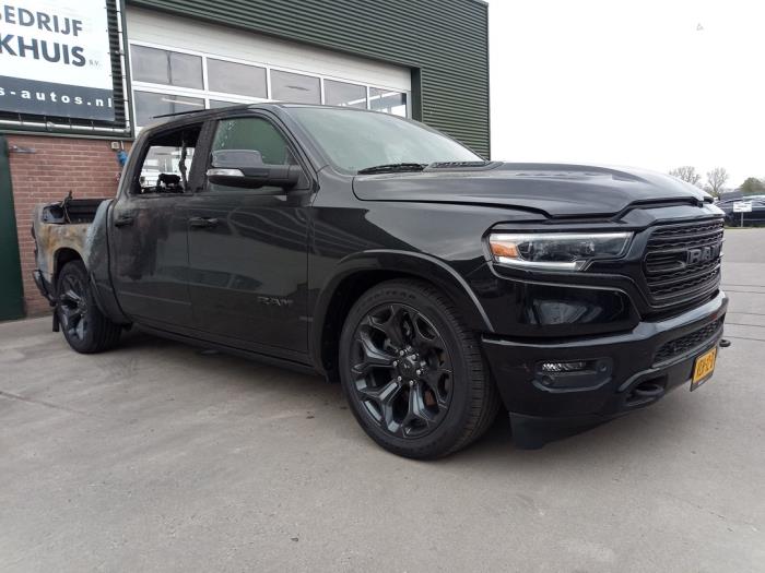 Dodge 1500 Crew Cab 5.7 Hemi V8 4x4 Sloopvoertuig (2021, Zwart)