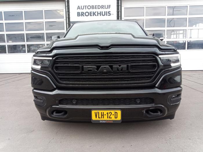 Dodge 1500 Crew Cab 5.7 Hemi V8 4x4 Sloopvoertuig (2021, Zwart)