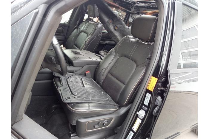 Dodge 1500 Crew Cab 5.7 Hemi V8 4x4 Sloopvoertuig (2021, Zwart)