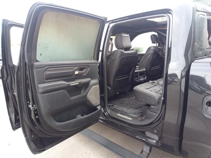 Dodge 1500 Crew Cab 5.7 Hemi V8 4x4 Sloopvoertuig (2021, Zwart)