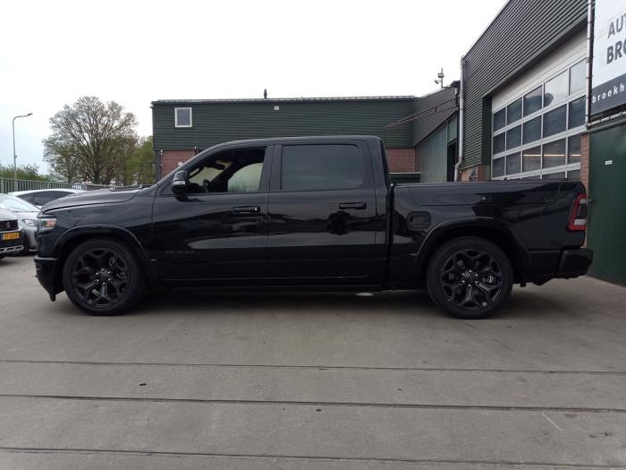 Dodge 1500 Crew Cab 5.7 Hemi V8 4x4 Sloopvoertuig (2021, Zwart)