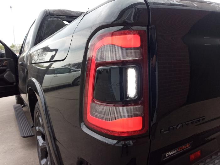 Dodge 1500 Crew Cab 5.7 Hemi V8 4x4 Sloopvoertuig (2021, Zwart)