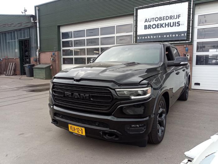 Dodge 1500 Crew Cab 5.7 Hemi V8 4x4 Sloopvoertuig (2021, Zwart)