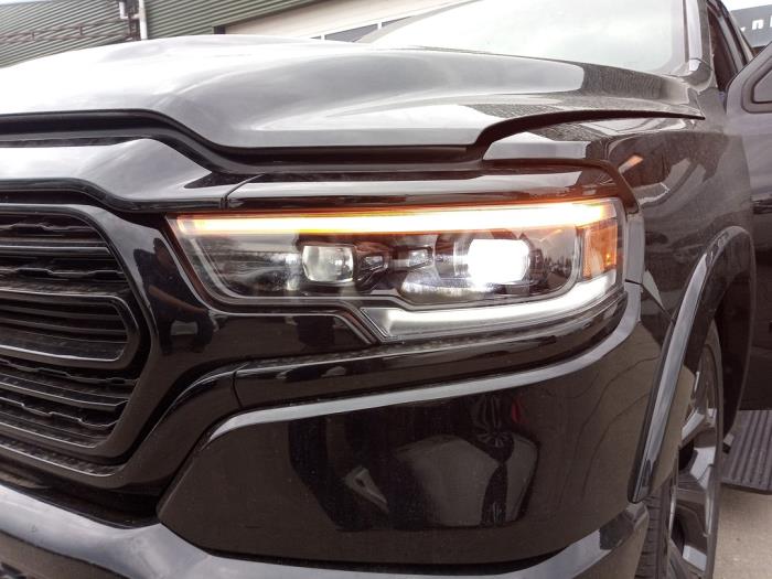 Dodge 1500 Crew Cab 5.7 Hemi V8 4x4 Sloopvoertuig (2021, Zwart)