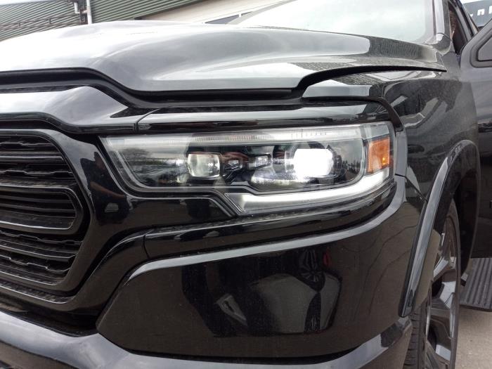 Dodge 1500 Crew Cab 5.7 Hemi V8 4x4 Sloopvoertuig (2021, Zwart)