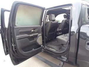 Dodge 1500 Crew Cab 5.7 Hemi V8 4x4 Sloopvoertuig (2021, Zwart)