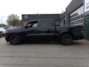 Dodge 1500 Crew Cab 5.7 Hemi V8 4x4 Sloopvoertuig (2021, Zwart)