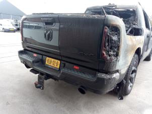 Dodge 1500 Crew Cab 5.7 Hemi V8 4x4 Sloopvoertuig (2021, Zwart)