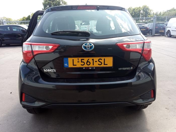 Toyota Yaris III 1.5 16V Hybrid Sloopvoertuig (2019, Zwart)