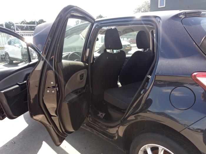 Toyota Yaris III 1.5 16V Hybrid Sloopvoertuig (2019, Zwart)