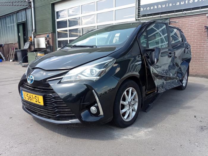 Toyota Yaris III 1.5 16V Hybrid Sloopvoertuig (2019, Zwart)