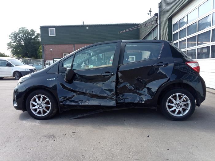 Toyota Yaris III 1.5 16V Hybrid Sloopvoertuig (2019, Zwart)
