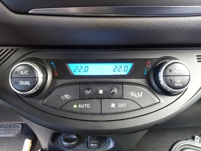 Toyota Yaris III 1.5 16V Hybrid Sloopvoertuig (2019, Zwart)