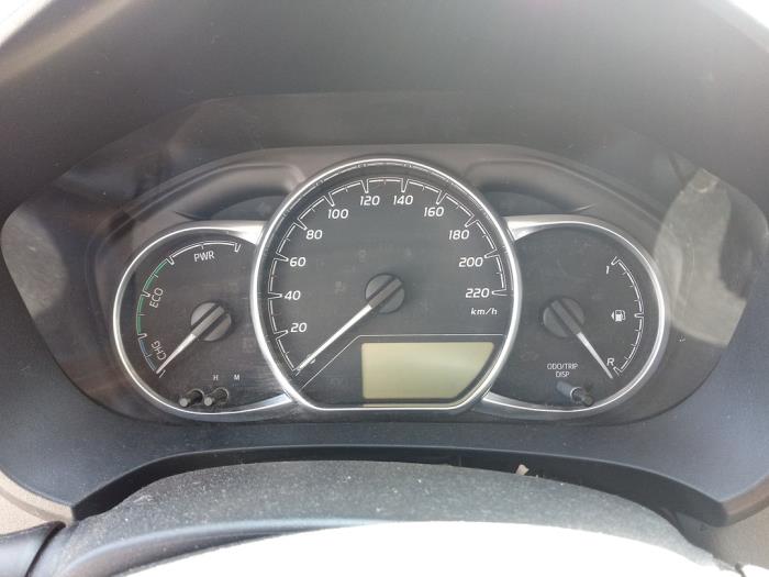 Toyota Yaris III 1.5 16V Hybrid Sloopvoertuig (2019, Zwart)