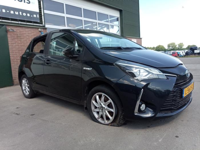 Toyota Yaris III 1.5 16V Hybrid Sloopvoertuig (2019, Zwart)